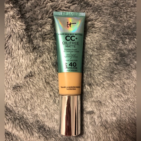IT Cosmetics Oil-Free Matte CC+ Cream Shade LIGHT - Picture 1 of 9